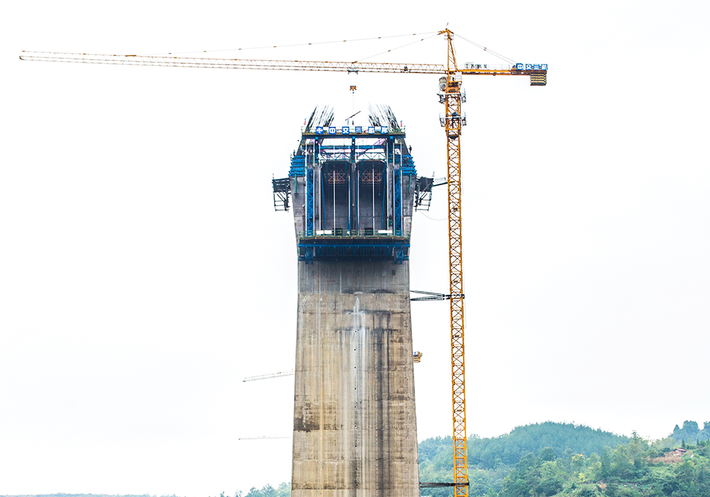 QTZ315（7033）TOPKITクレーン16トンJIBの長さ70m